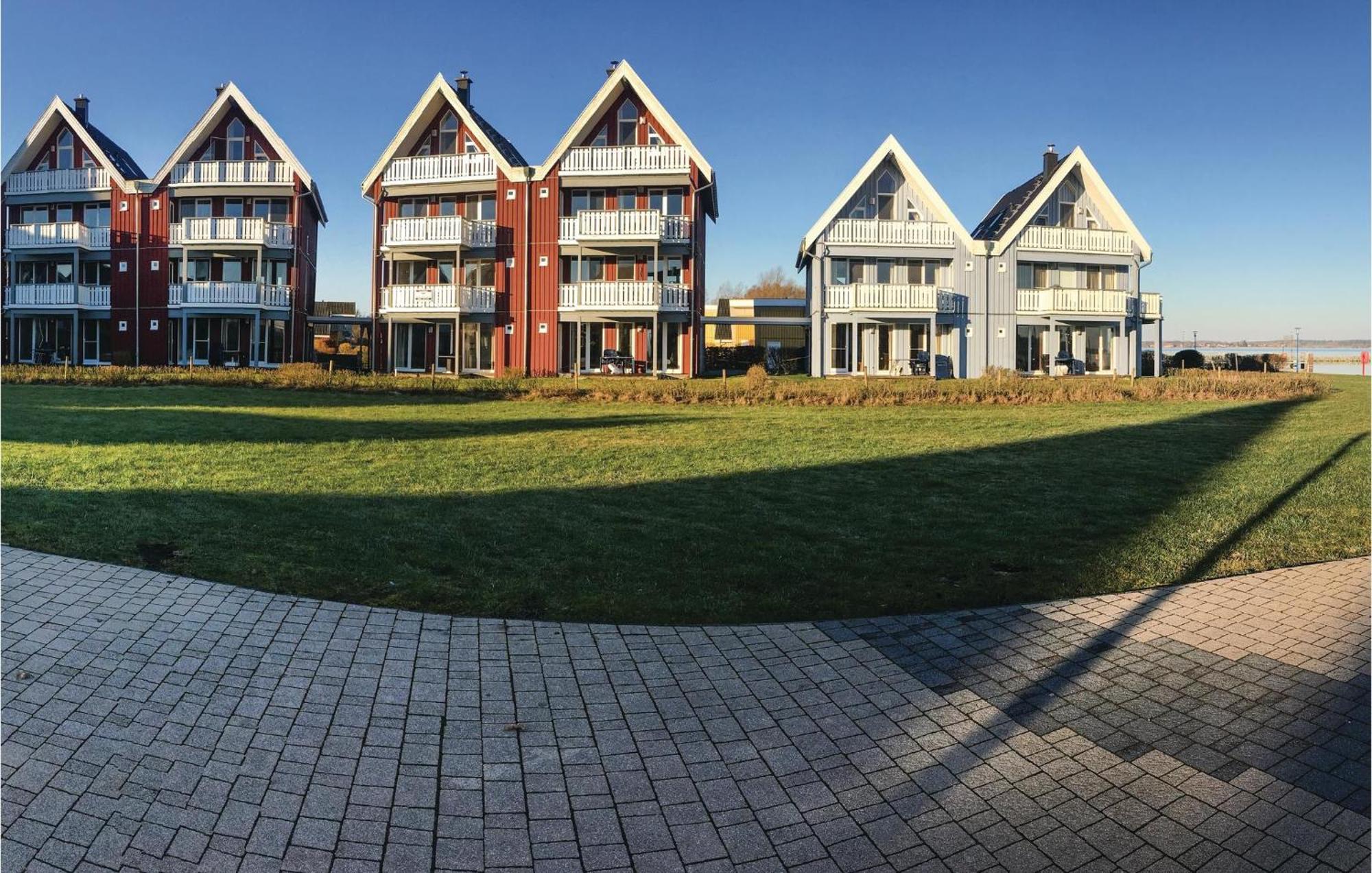 Pet Friendly Apartment In Rechlin With Kitchen エクステリア 写真